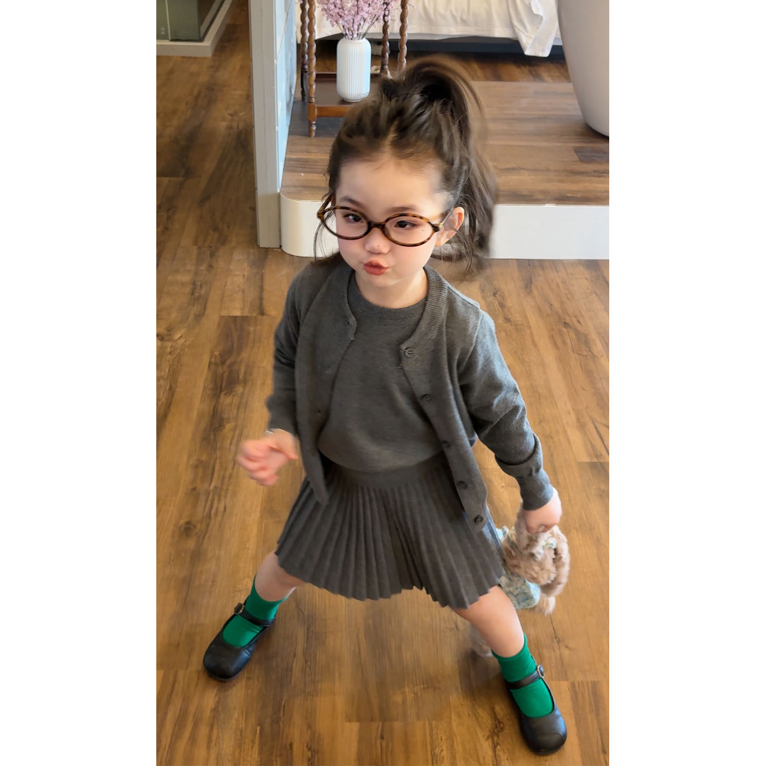 女童学院风灰色针织开衫短袖百褶裙2026儿童春季套装洋气春装外套