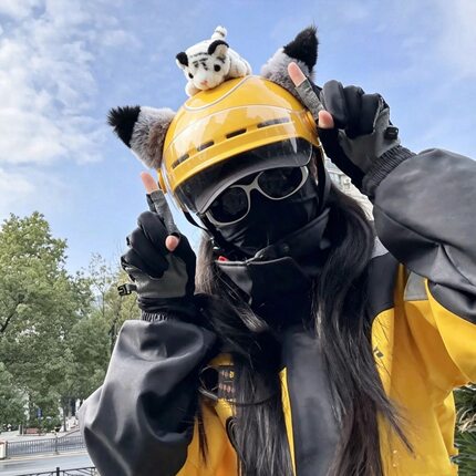 外卖头盔装饰猫耳朵毛绒玩偶公仔美团骑手装备改造电动车摩托装饰