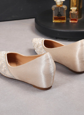 小码女鞋32 33单鞋2026春季新款百搭水钻瓢鞋坡跟内增高豆豆鞋女