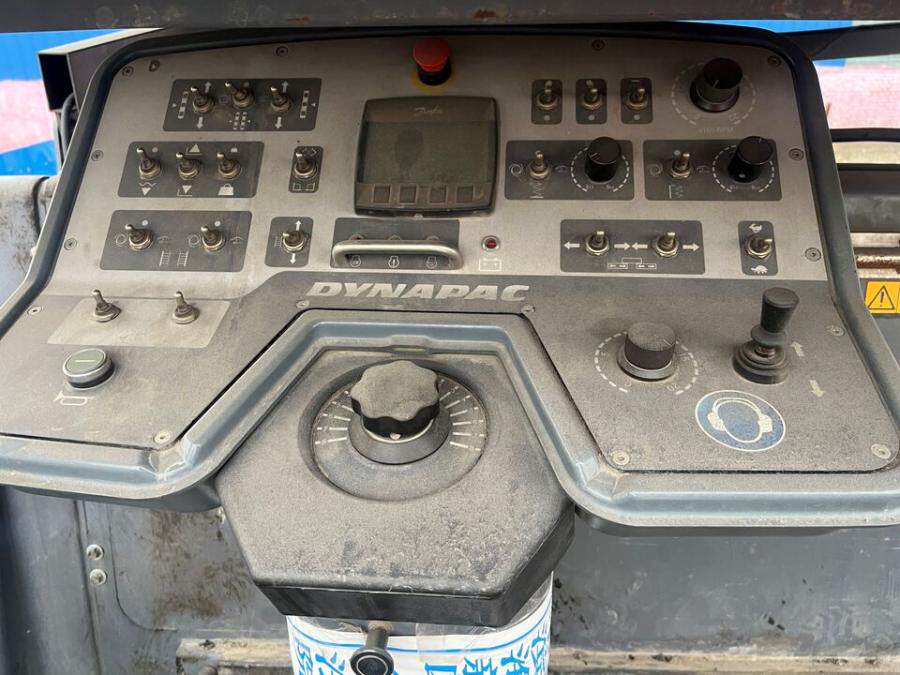 4月23日天津摊铺机一台网络拍卖公告