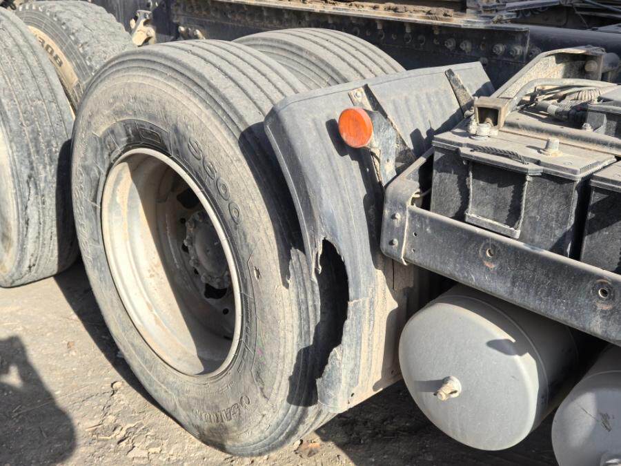 4月11日哈密市解放牌重型半挂牵引车一辆（车辆识别代号LFWSRUSJ9PAC02911）网络拍卖公告