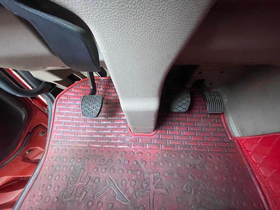 4月8日天津市滨海新区解放牌重型半挂牵引车一辆（车辆识别代号LFWSRXSJ0KAD56577）网络拍卖公告