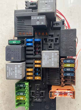 适用奔驰W205 C200 C260 C300机舱保险丝盒底座继电器SAM车身模块