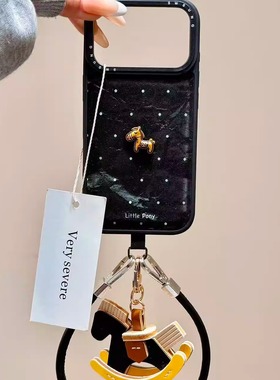 高级黑色丝绒立体小金马手拎绳适用苹果17promax手机壳iphone16新款15pro女款14pm全包保护壳