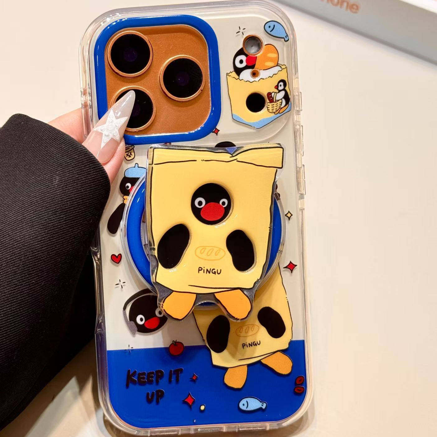 蓝白拼接面包袋企鹅磁吸支架适用苹果17promax手机壳iphone16新款15pro女款14pm全包保护壳