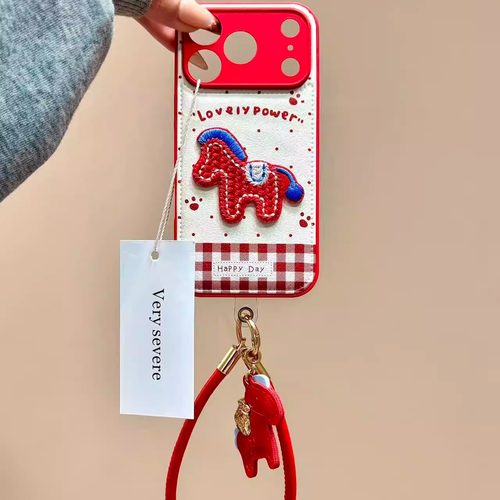 新年款红格针织刺绣小马手拎绳适用苹果17promax手机壳iphone16新款15pro女款14pm全包保护壳