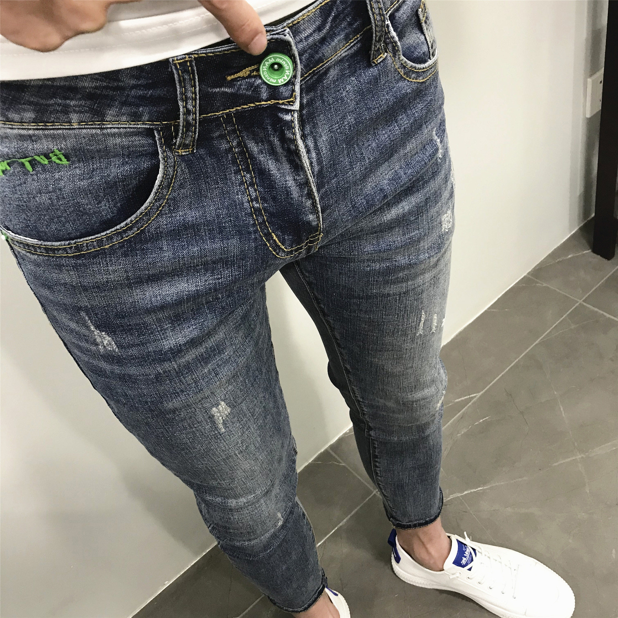 牛仔裤男秋冬简约韩版修身小脚裤潮流快手红人网红同款紧身长裤男