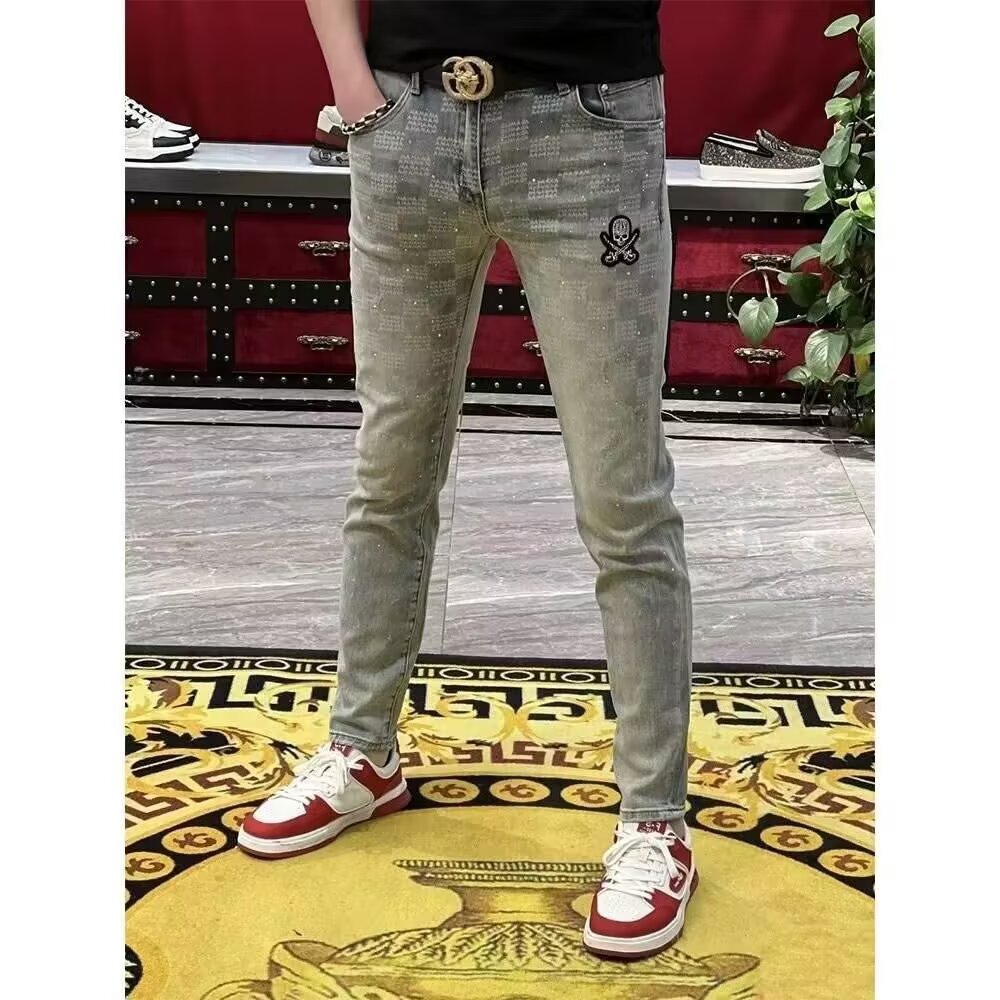 欧货高端浅蓝色牛仔裤男2024秋季时尚烫钻印花百搭修身新款小脚裤