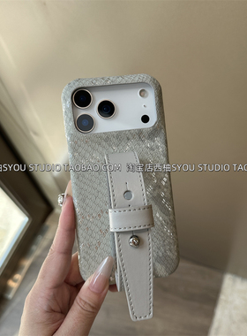 适用苹果17promax手机壳iPhone17Pro保护套15新款原创设计烫银蟒纹皮质豆豆钉灰色腕带贵气小众女生手腕外壳