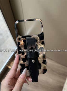适用苹果17promax手机壳iPhone16保护套15/14新款原创小众设计豹纹软壳豆豆钉黑皮质腕带简约轻奢女生手腕壳