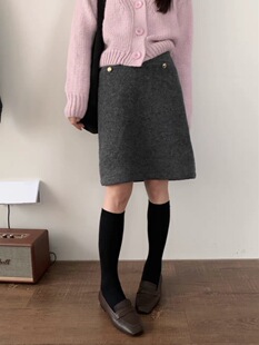 文气又别致！两颗纽扣装饰5O%羊毛呢高腰显瘦复古A字裙短裙半身裙