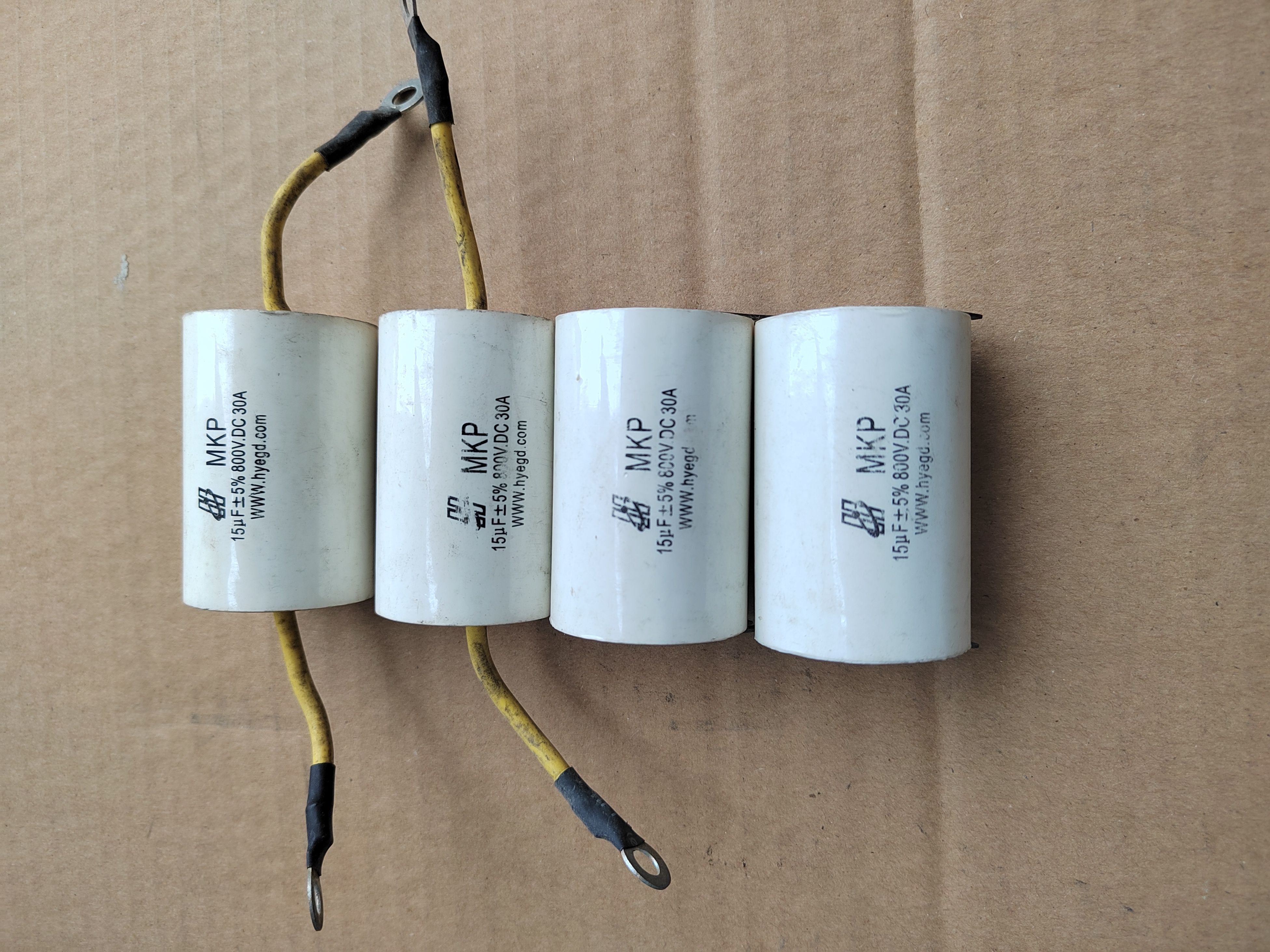 薄膜无极电容800V 15UF 体积：40*60mm