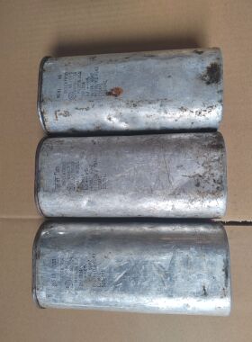 美国龙标进口拆机油浸电容660VAC 8UF 体积：长70*宽45*高148mm