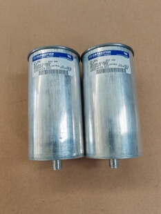 美国龙标油浸电容600VAC 40UF 体积：65*120mm 一只20元