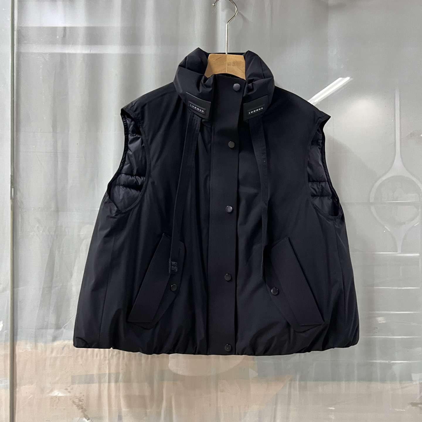 艾薇儿25-0096商场专卖2025冬时尚新品女装保暖白鸭绒羽绒服马甲