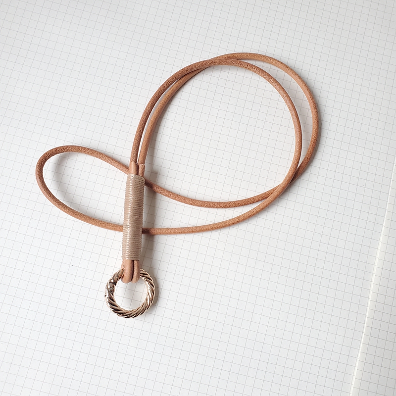 纯天然本色牛皮绳弹簧圈钥匙扣编织汽车圈链斜跨包包挂件防丢挂脖
