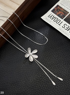 丽银秋冬气质项链女轻奢高级感可调节长款花朵流苏设计百搭毛衣链