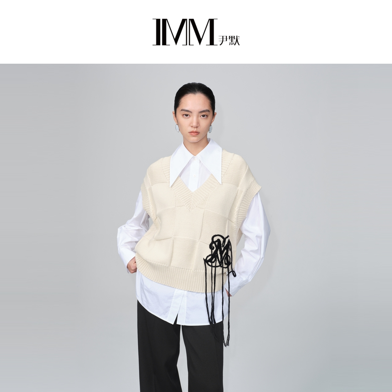 学院风手绣logo流苏减龄马甲尹默