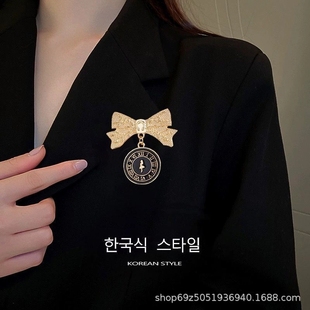 日系爱丽丝梦游仙境周边胸针蝴蝶结时钟金属别针徽章衣服通勤配饰