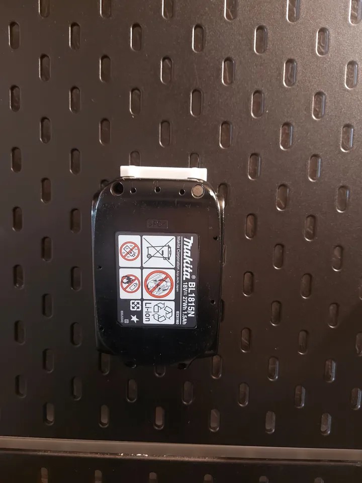 适用宜家SKADIS斯考迪斯 宜家洞洞板配件 牧田makita 18v电池支架