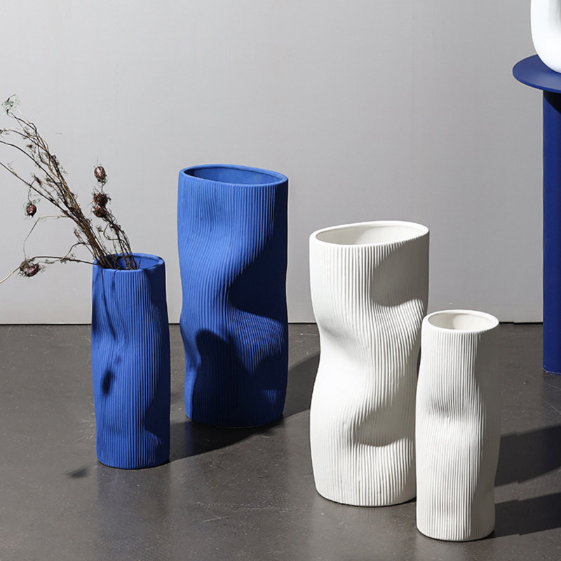 韩国设计师创意克莱因蓝白色陶瓷插花器瓶子别墅撞色摆件大花瓶