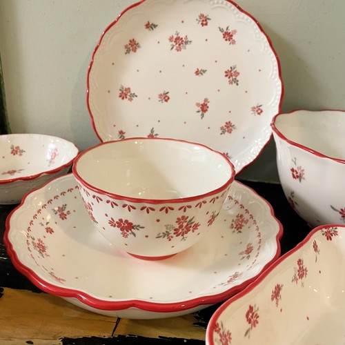 法式复古红色小碎花家用陶瓷碗盘西餐盘汤碗饭碗朋友送礼餐具套餐