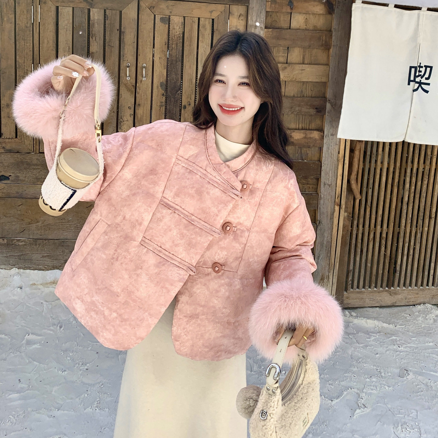 粉色新中式国风毛毛拼接短款羽绒服女冬减龄保暖白鸭绒外套,女装/女士精品,羽绒服,淘宝优惠券,粉丝福利购,淘宝优惠卷