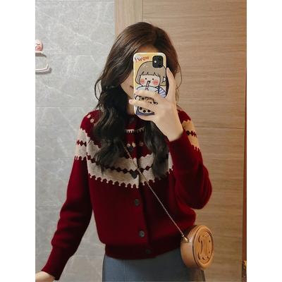 红色提花排扣圆领针织衫