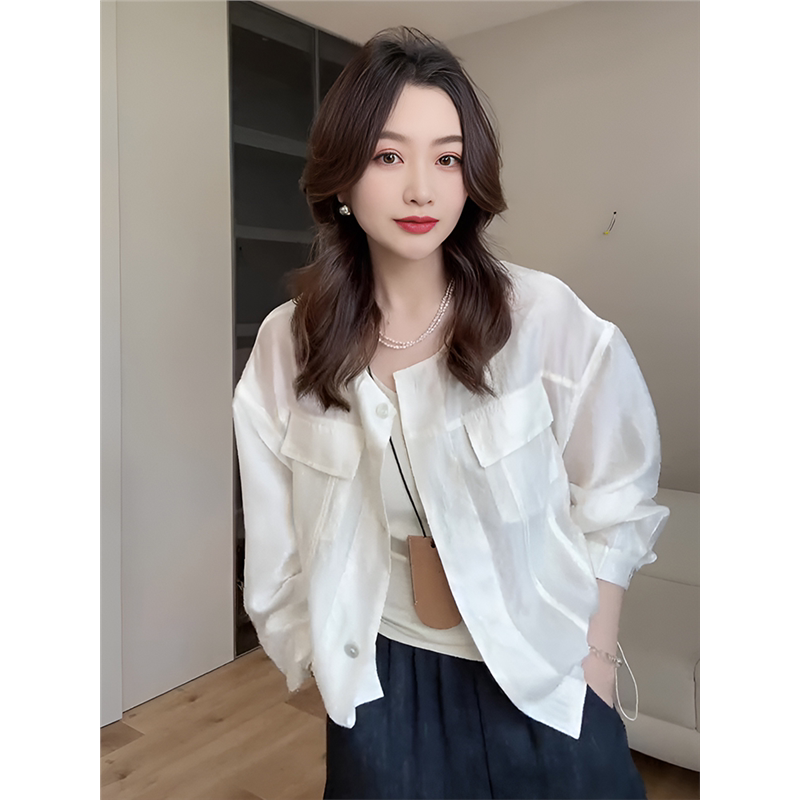 白色短款防晒衬衫外搭开衫图片