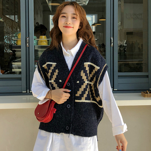 百搭V领针织马甲