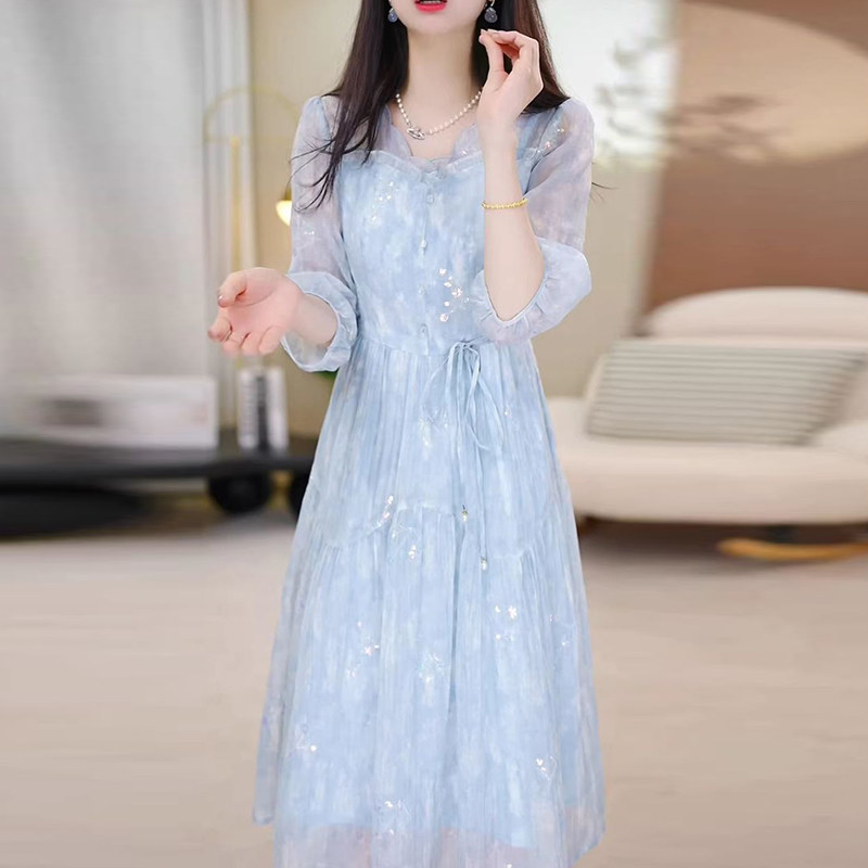 2026春夏新款妈妈洋气碎花礼服裙子轻奢高级感V领七分袖连衣裙女