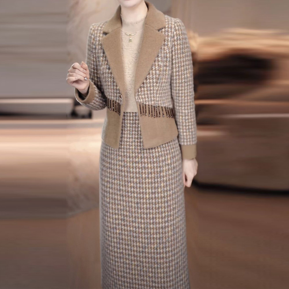 精致名媛贵妃绒外套搭连衣裙女2025秋冬季修身显瘦减龄中长款套装