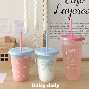 原创夏日大容量蝴蝶结字母塑料吸管杯车载随行冷饮咖啡水杯随手杯