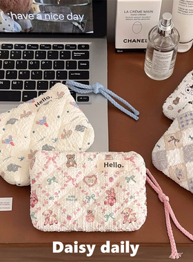 原创韩系褶皱印花小熊零钱包便携出门杂物收纳包口红证件包洗漱包