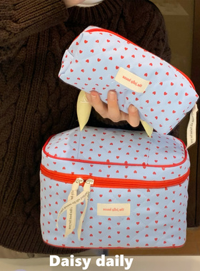 原创蓝色爱心化妆包女立体大容量收纳包高颜值旅游出差手提洗漱包