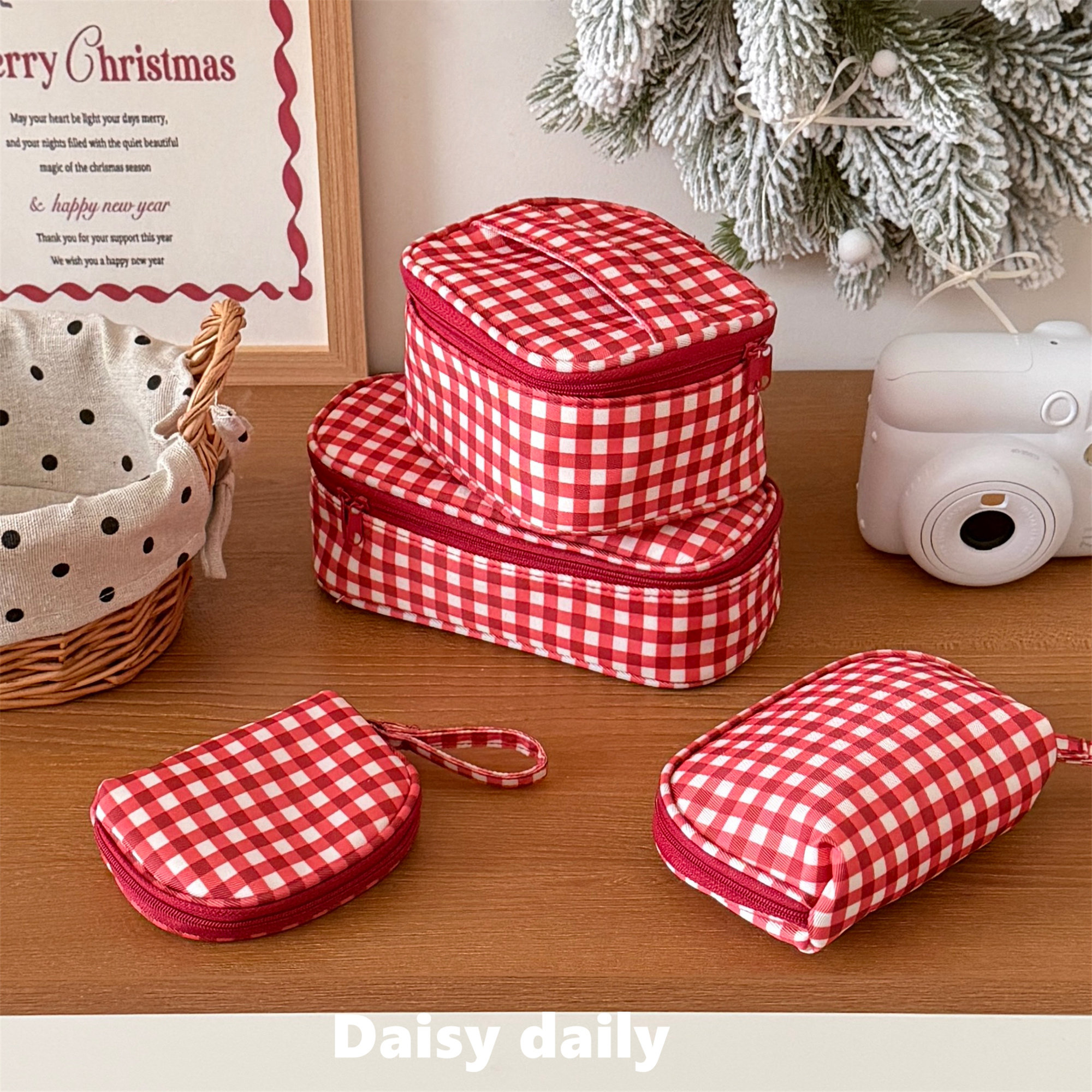 新款红色格纹化妆包ins风便携式外出旅行洗漱包小众化妆品收纳包