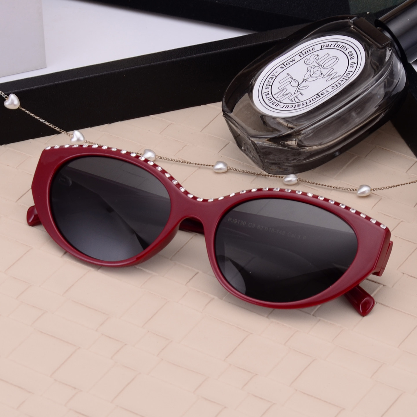 猫眼太阳眼镜女复古时尚带钻红色显瘦偏光墨镜网红拍照小脸眼镜