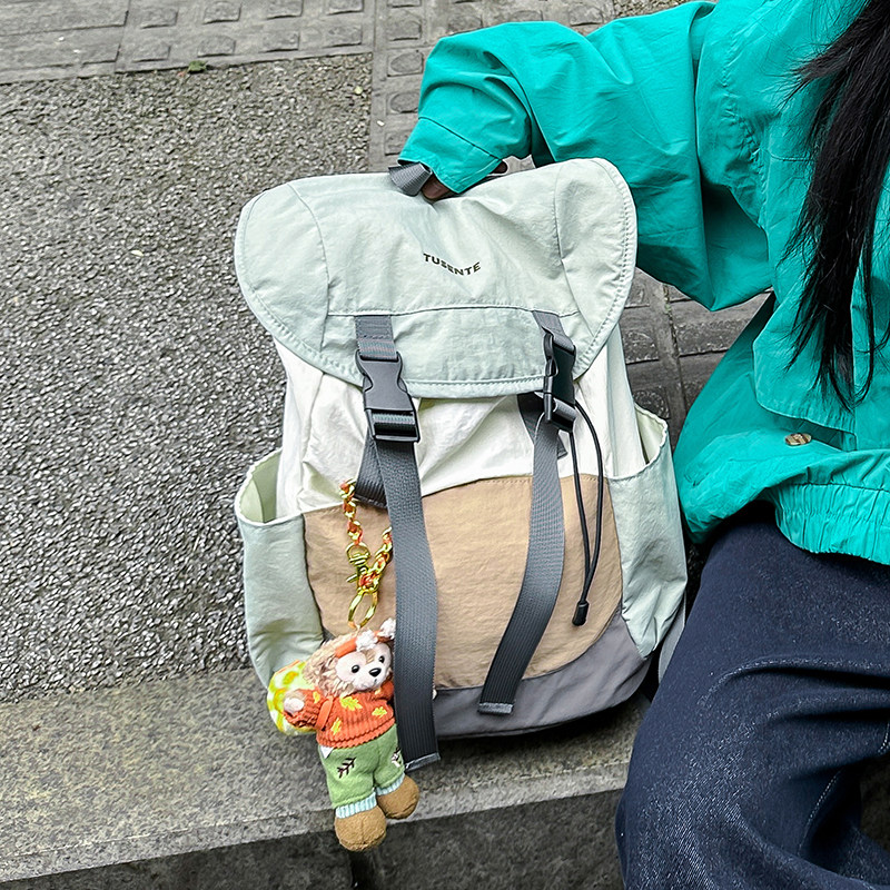 多巴胺休闲风撞色拼接双肩包女大容量轻便旅行书包大学生电脑背包