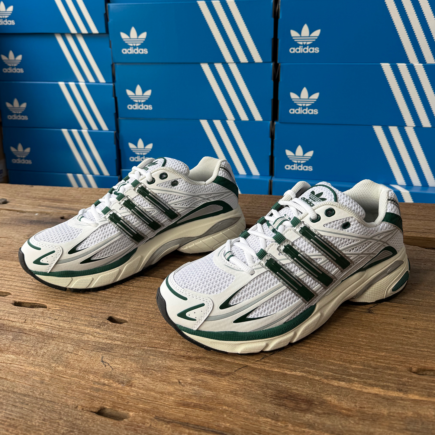 Adidas男女同款防滑耐磨休闲板鞋
