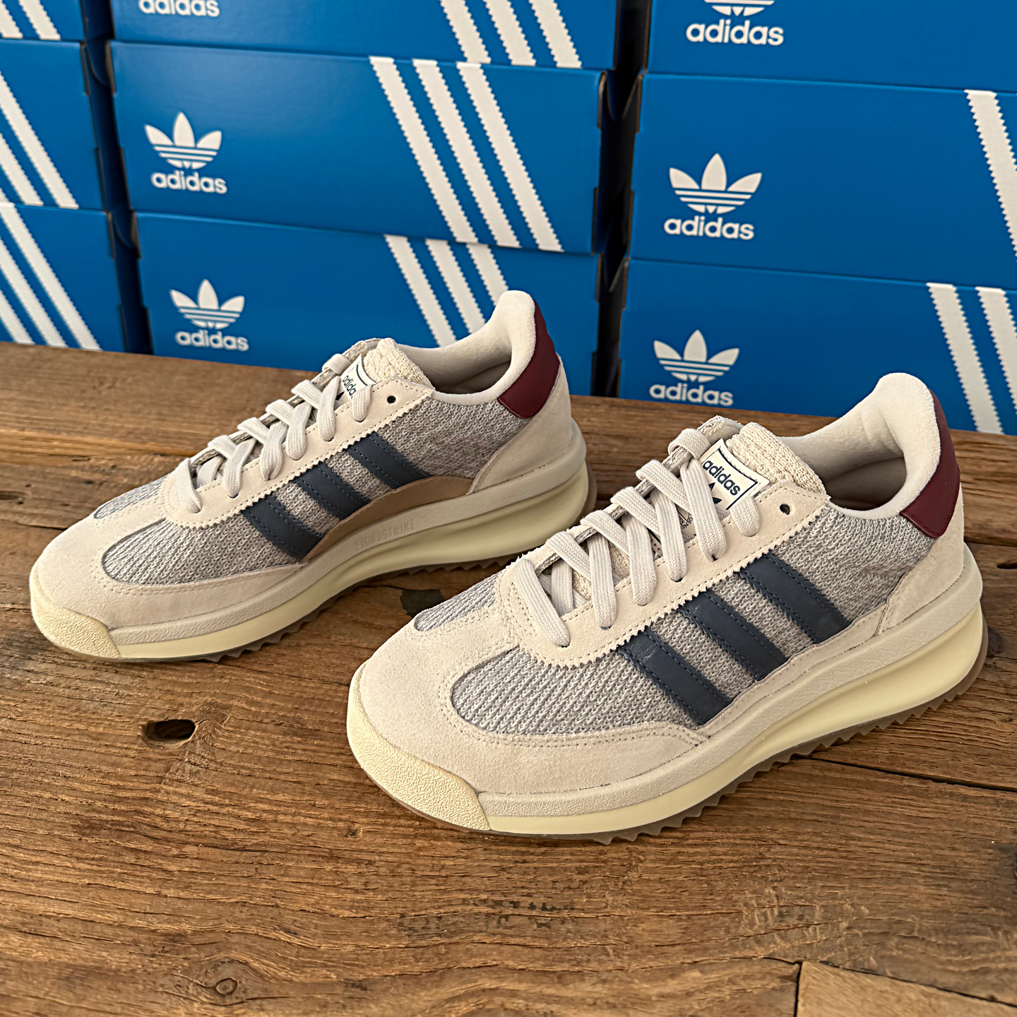 阿迪达斯男女复古休闲运动板鞋