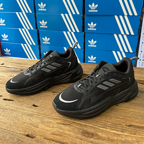 Adidas男女款防滑耐磨休闲运动鞋