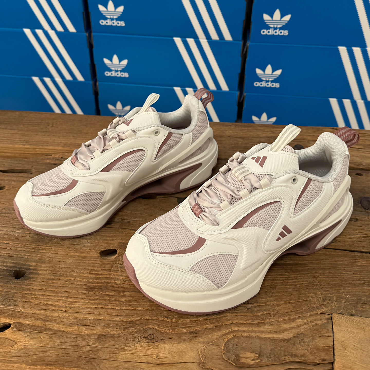 Adidas阿迪达斯 SWANNER 女款经典防滑耐磨休闲运动鞋 JR5692,运动鞋new,运动休闲鞋,淘宝优惠券,粉丝福利购,淘宝优惠卷