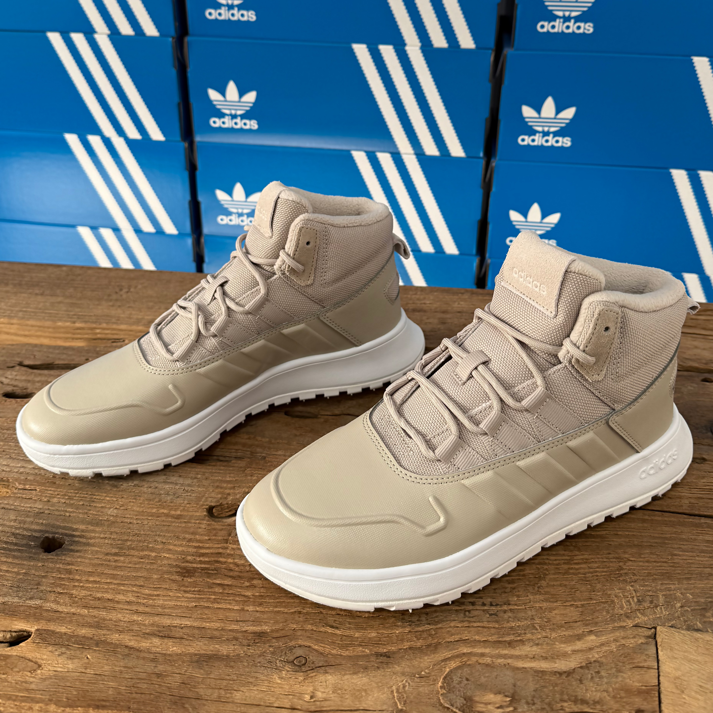 Adidas男女加绒防滑耐磨休闲板鞋