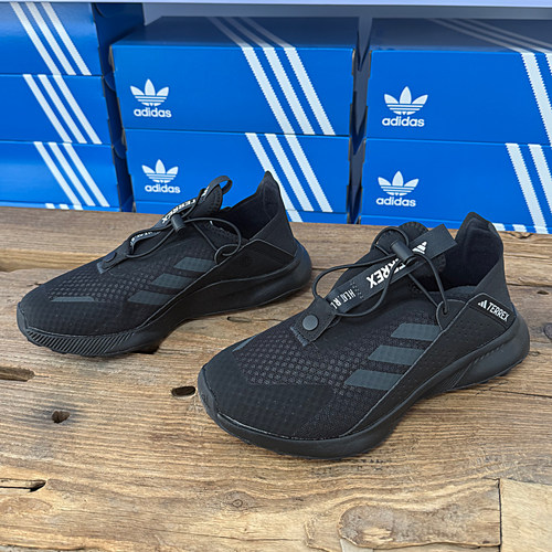 Adidas款防滑耐磨透气休闲运动鞋