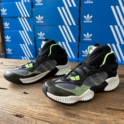 Adidas男款防滑耐磨休闲运动鞋