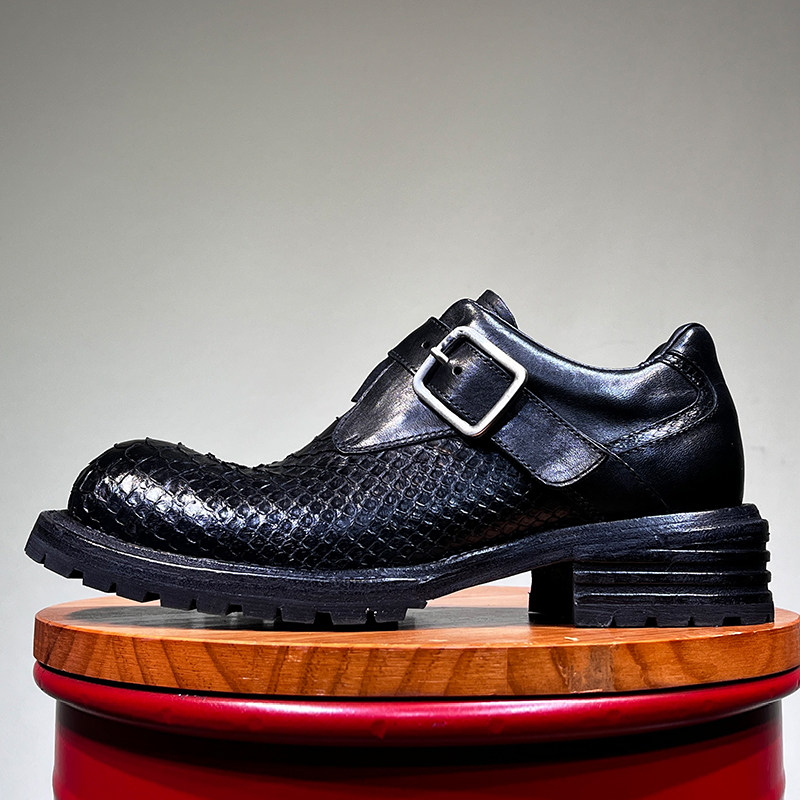 固特异蟒蛇皮搭扣商务休闲男皮鞋高端奢华欧美英伦厚底增高德比鞋