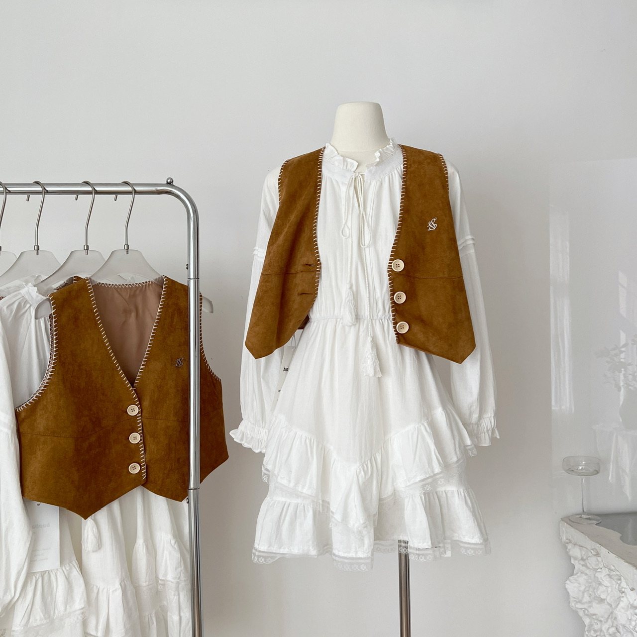 ikyou设计感小众温柔风连衣裙女春秋新款长袖气质v领度假蛋糕长裙