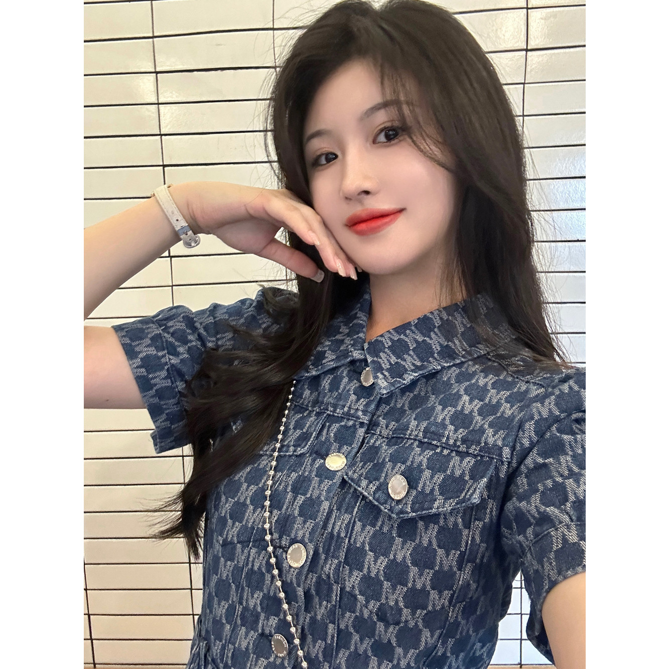 实拍大码女装个性提花字母牛仔连衣裙胖MM藏肉显瘦中长款牛仔裙