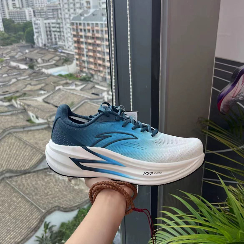 安踏冠军4代耐磨回弹跑步男鞋