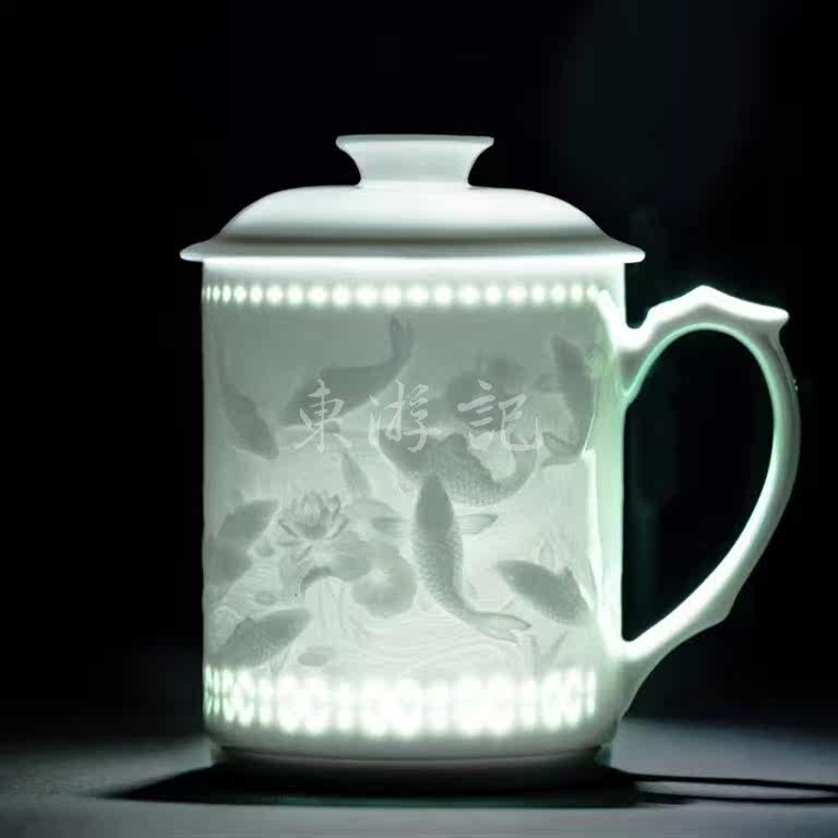 景德镇玲珑瓷半刀泥雕刻茶漏杯：九鱼戏莲，送外国人中国特色礼品